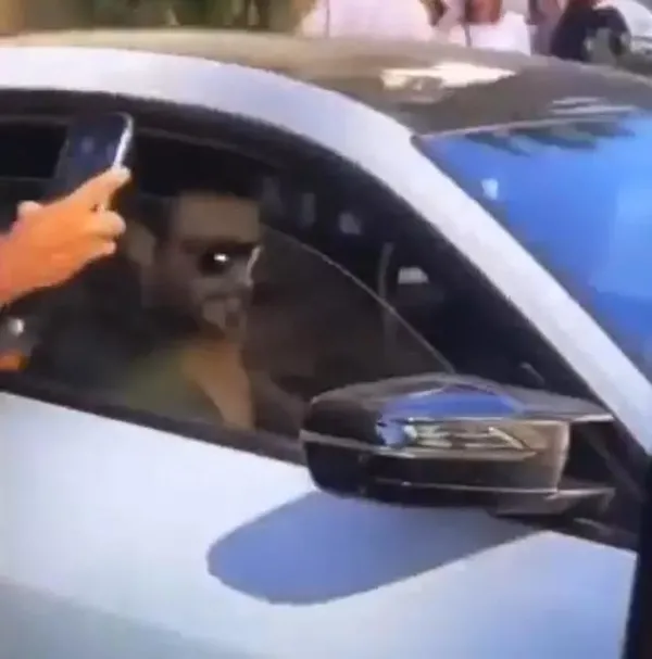 Hayranının telefonunu fırlatan Can Yaman: Yenilmez olmadığımı hatırlatmak isterim!