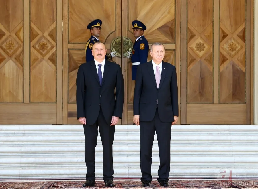 Başkan Erdoğan Azerbaycan'da Aliyev tarafından resmi törenle karşılandı 24