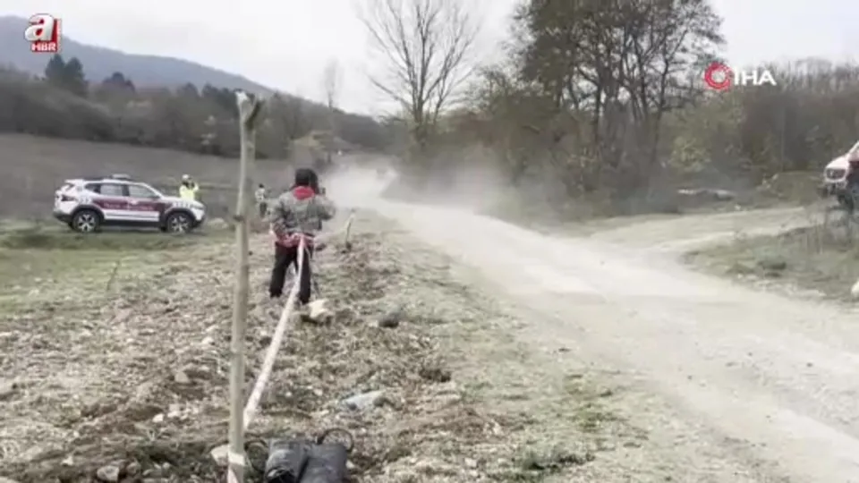 Baja yarışında sivil araç tehlike saçtı