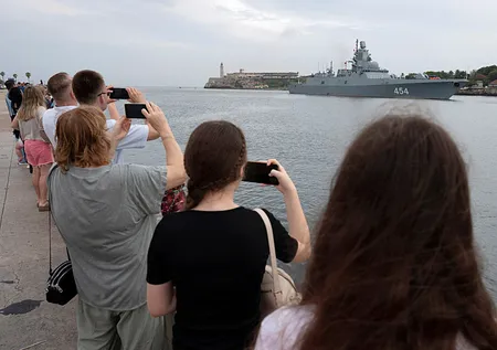 Gören telefona sarıldı! Dünya nükleer savaşın eşiğinde mi? Rusya'dan ABD'ye mesaj: Sen Ukrayna'daysan ben Küba'dayım