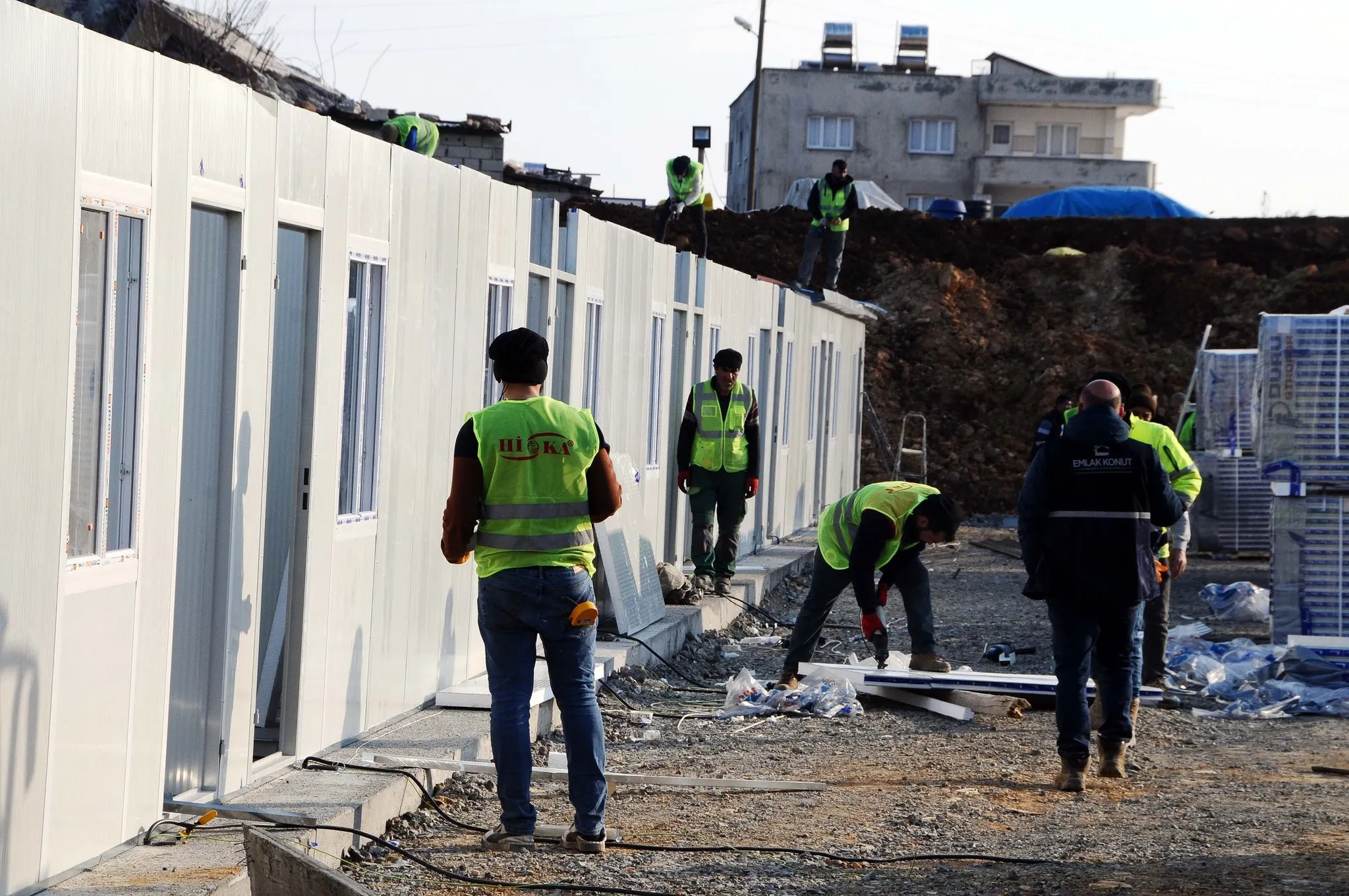 İslahiye’de depremzedeler için hummalı çalışma! 1300 prefabrik ve 276 briket ev martta hazır