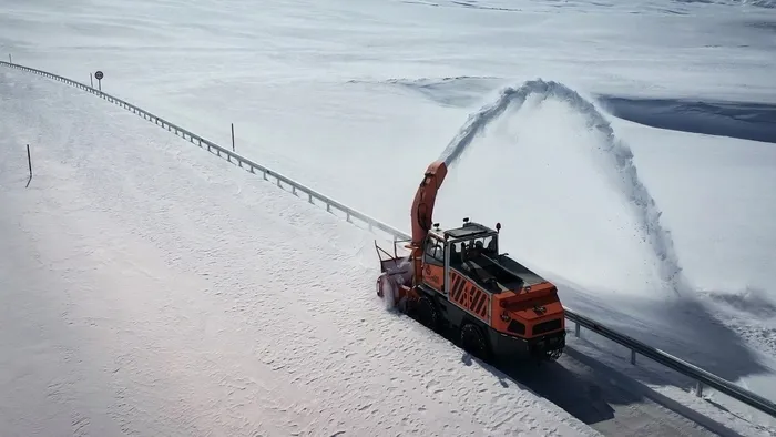 yurtta-kar-nobeti-basladi-18-bin-407-personel-724-gorev-basinda-1763289422907.jpeg TCDD mobil ekipleri, kritik hatlarda karla mücadele için sahaya yönlendiriliyor. (ahaber.com.tr)