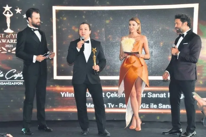 Özge Ulusoy’dan bir ilk! Sevgilisi Faruk Çolakoğlu ile fotoğraf paylaştı