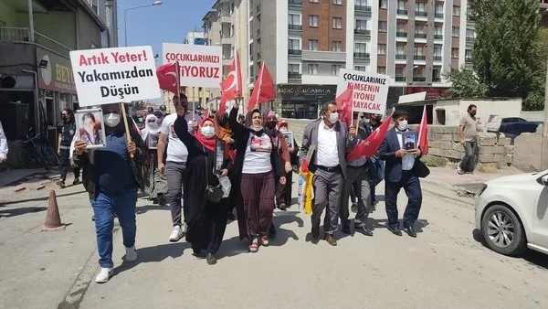 Van’daki evlat nöbetindeki ailelerden Kılıçdaroğlu'na sert tepki: Kente geldi feryadımızı duymadı - 4