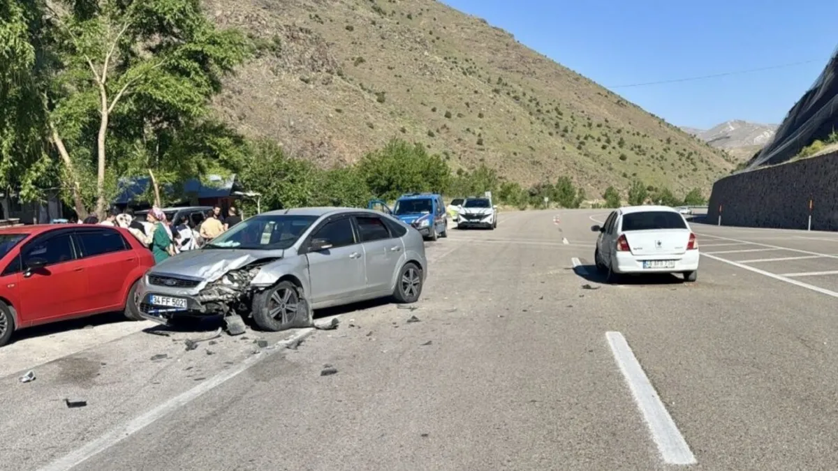 Malatya'da 2 otomobil çarpıştı: 1 yaralı