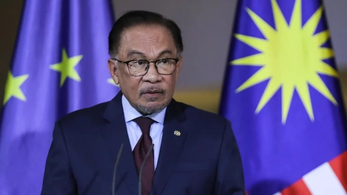 Malezya Başbakanı Enver'den diplomasi trafiği: Önce ABD ardından Singapur