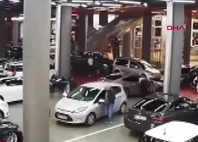 Çarşaf giyip otomatik silahla galeriye kurşun yağdırdı!