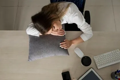 En çok kadınlarda görülen sessiz tehdit! Kemik sağlığından ruh halinize kadar etkiliyor