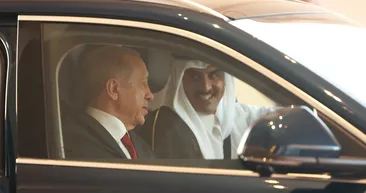 Başkan Erdoğan Katar’da resmi törenle karşılandı! Erdoğan Katar Şeyhi Al Sani’ye Togg hediye etti