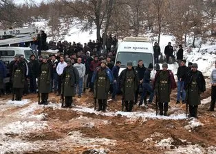 Şehit cenazesinde dikkat çeken an! Üşümesinler diye...