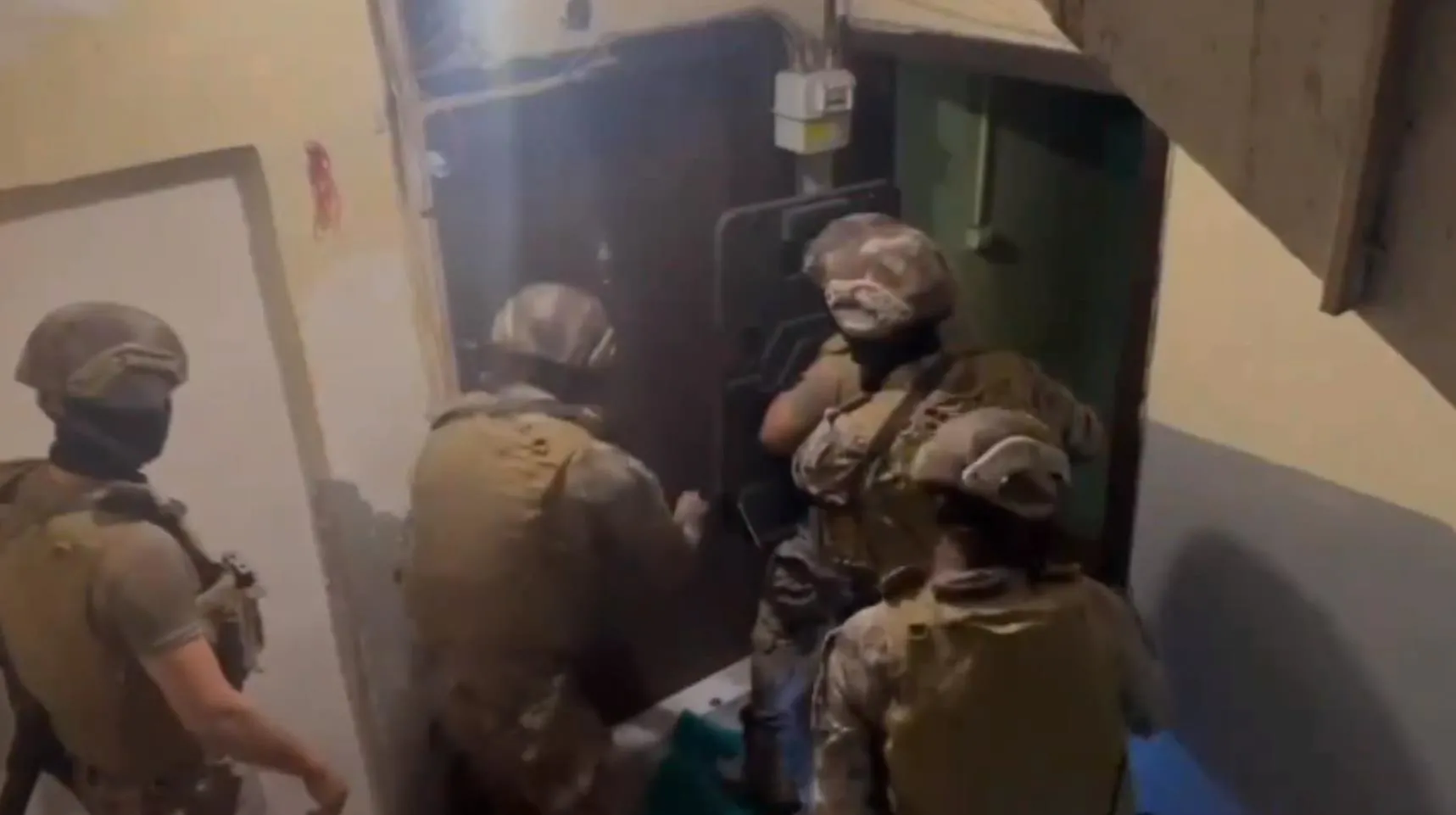 Interpol'ün kırmızı bültenle aradığı 10 kişi İstanbul'da yakalandı!