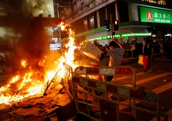 Tasarının geri çekilmesi işe yaramadı! Protestolar devam ediyor...