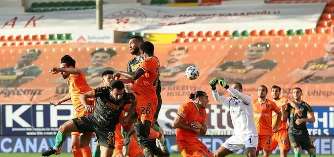 Süper Lig 16. hafta karşılaşması Alanyaspor 3-0 Başakşehir MAÇ SONUCU