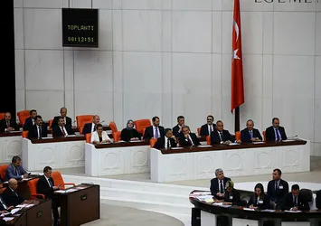 Yeni bakanlar Meclis'te yemin etti
