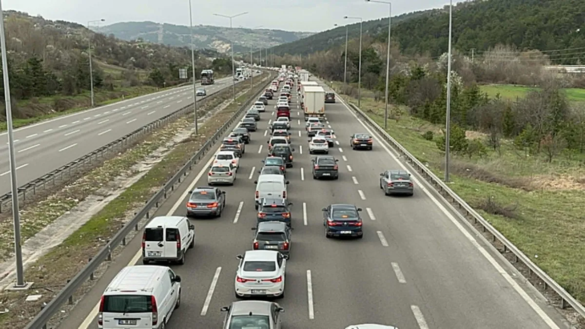 Bolu-Anadolu Otoyolu'nun Bolu geçişinde trafik yoğunluğu!