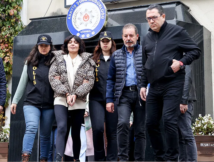 bahar-ve-nihal-candanin-da-yargilandigi-davada-karar-ceza-yagdi-1774953124709.jpeg Fotoğraf: AA