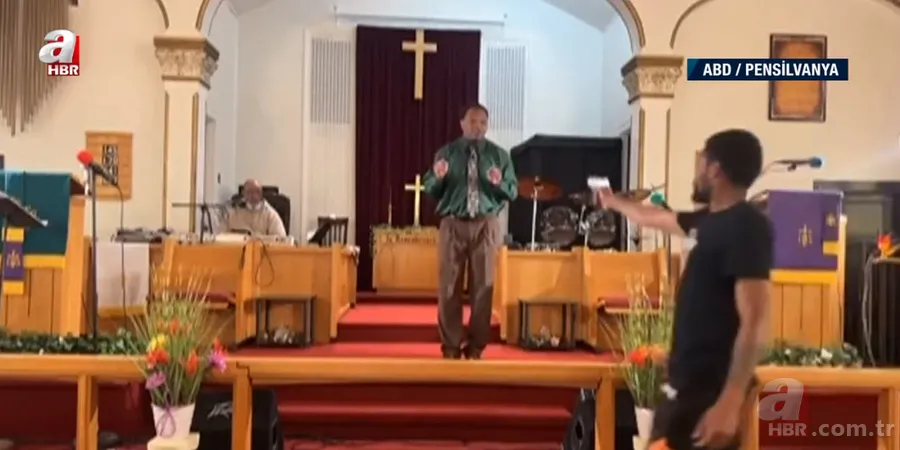 Kilisede canlı yayınlanan ayinde silahlı dehşet | "Bunu yapmamı Tanrı söyledi" dedi! Papaza gülümseyip... 2