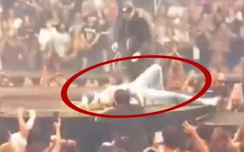 unlu-sarkici-mikaben-michael-benjamin-pariste-sahnede-oldu-1666126377387.jpg Ünlü şarkıcı Mikaben (Michael Benjamin) Paris'te sahnede öldü - 5