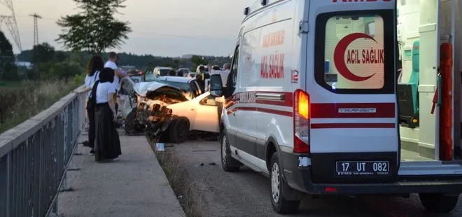 Çanakkale’de feci kaza! İki otomobil kafa kafaya çarpıştı: 3 ölü 5 yaralı