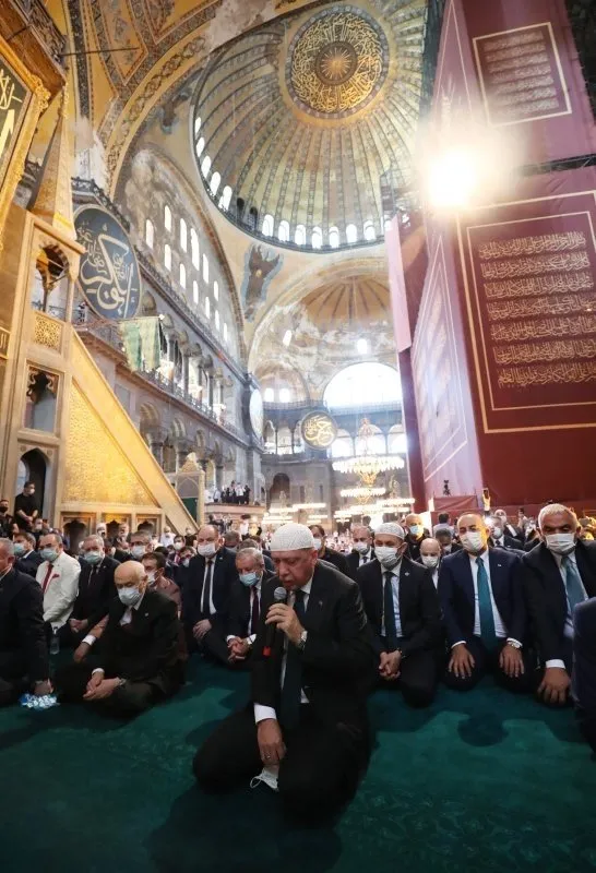 86 yıllık hasret bir cuma vakti vuslata erdi! Ayasofya Camii'nin ibadete açılışının yıl dönümü