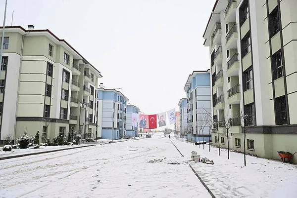 Depremzedeler yeni yuvalarına kavuşuyor! Devlet 10 ayda teslim etti - 5