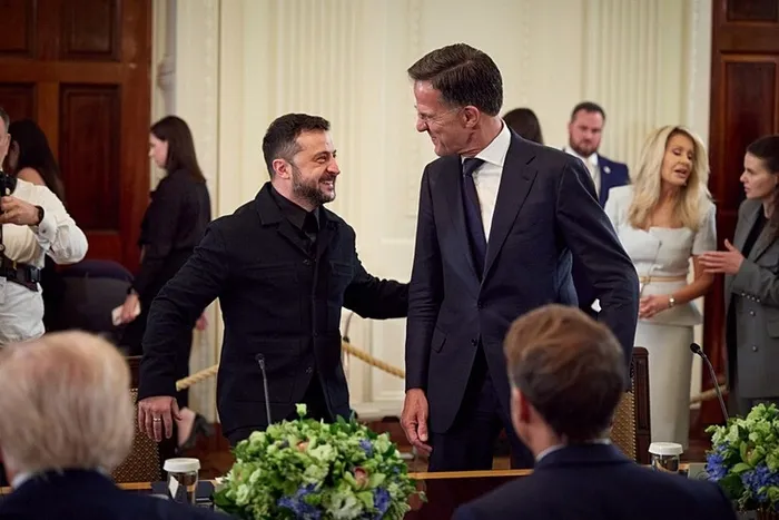 ukrayna-lideri-zelenskiden-putine-gorusme-sarti-turkiyeyi-isaret-etti-1755761844955.jpeg Ukrayna lideri Zelenski ve NATO Genel Sekreteri Rutte (AA)