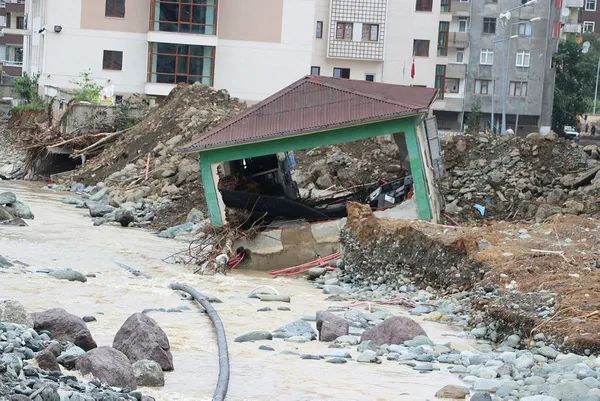 1627403824381.jpg Devlet Arhavi'deki sel felaketinin yaralarını sarıyor: Eşya bedellerinin yüzde 60'ı hesaplara yattı - 5