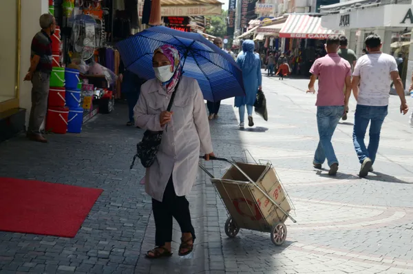 1628237705107.jpg İstanbullular dikkat! Sıcaklık 44 dereceye nem oranı yüzde 92'ye çıkacak - 1