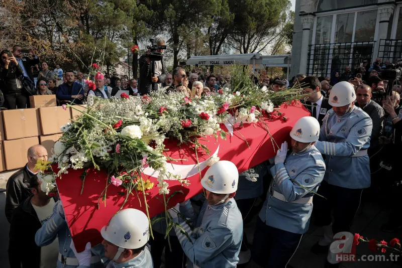 Türk tiyatrosunun usta ismi Yıldız Kenter son yolculuğuna uğurlandı 13