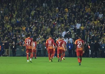 Galatasaray zirve yarışından uzaklaşıyor