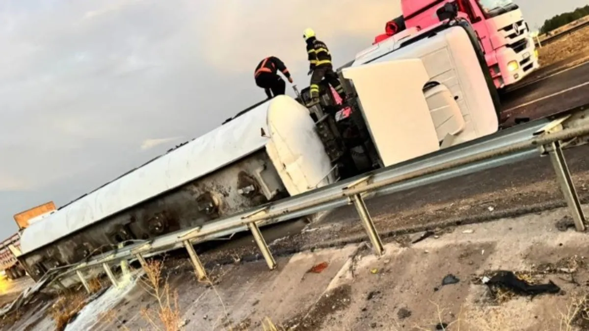 Mazot yüklü tanker otomobile çarptı! Aynı aileden 6 yaralı var