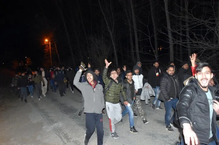 Image result for Göçmenlere Avrupa kapıları açıldı! Sınıra yürüyorlar