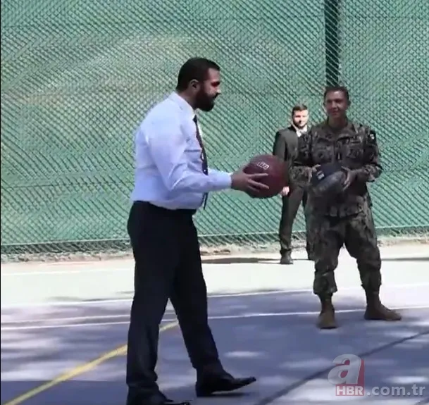 Suriye lideri Şara CENTCOM Komutanı Cooper ile basketbol oynadı 3