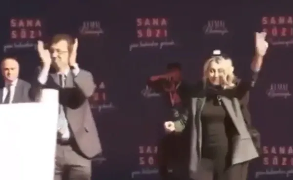 Kemal Kılıçdaroğlu ve Ekrem İmamoğlu’nun Van mitinginde PKK’nın siyasi uzantısı HDP’nin flamaları sallandı Selahattin Demirtaş’a özgürlük sloganı atıldı