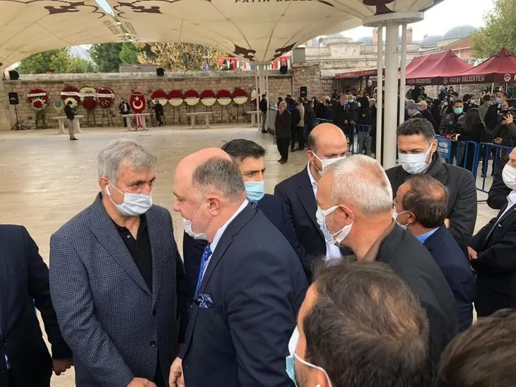 Özdemir Bayraktar son yolculuğuna uğurlandı! Sevenleri Fatih Camii'ne akın etti