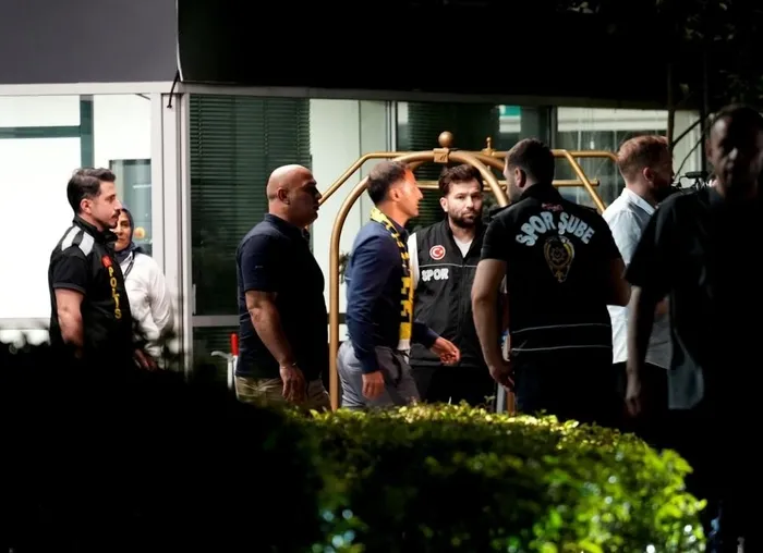 fenerbahcede-teknik-direktor-arayislari-sona-erdi-sari-lacivertliler-domenico-tedesco-ile-anlasti-1757445804576.jpeg Fenerbahçe'de teknik direktör arayışları sona erdi! Sarı-lacivertliler Domenico Tedesco ile anlaştı - 3