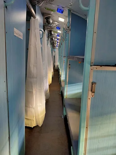 Hindistan’da coronavirüsle mücadele! Tren vagonları karantina merkezine dönüştürüldü - 3