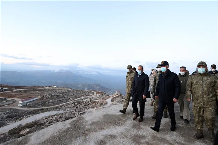 Son dakika: Milli Savunma Bakanı Akar’dan Sincar’a operasyon sinyali: Mehmetçiğin nefesi teröristlerin ensesinde