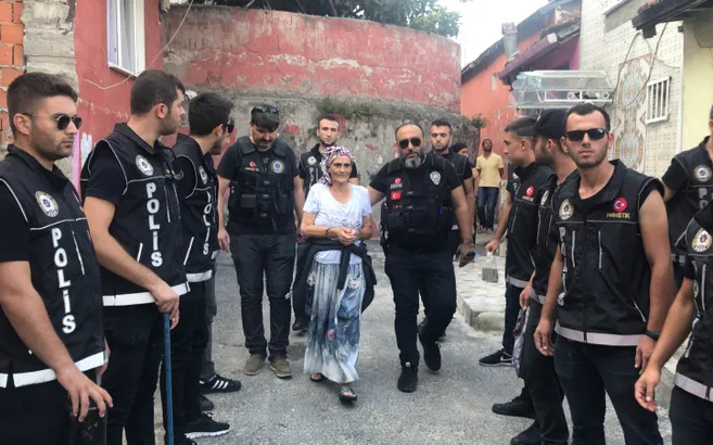 'Torbacı Nene' kıskıvrak yakalandı