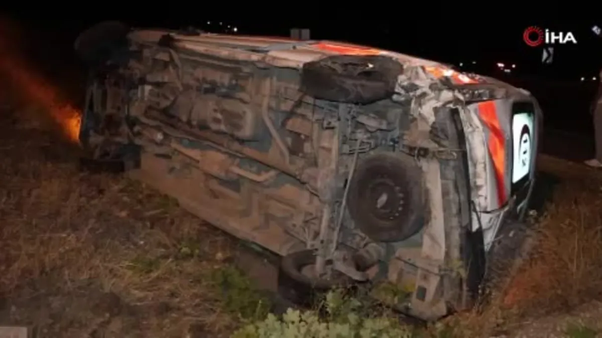 Elazığ’da ambulans şarampole devrildi