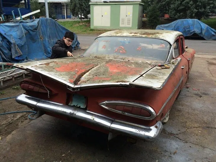 1964 model Chevrolet İmpala’yı evinin balkonunda yapmaya başladı! Kendi imkanlarıyla 1 senede bitirdi