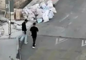 İzmir'de dehşet anları! 15 yaşındaki çocuklar güvenliği bıçakladı