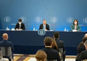 SON DAKİKA | İtalya'da Covid-19 aşısı yaptırmayanlara kritik kısıtlamalar geldi | İtalya Başbakanı Mario Draghi tek tek açıkladı