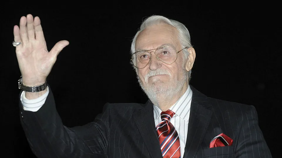 Usta oyuncu Eşref Kolçak, hayatını kaybetti