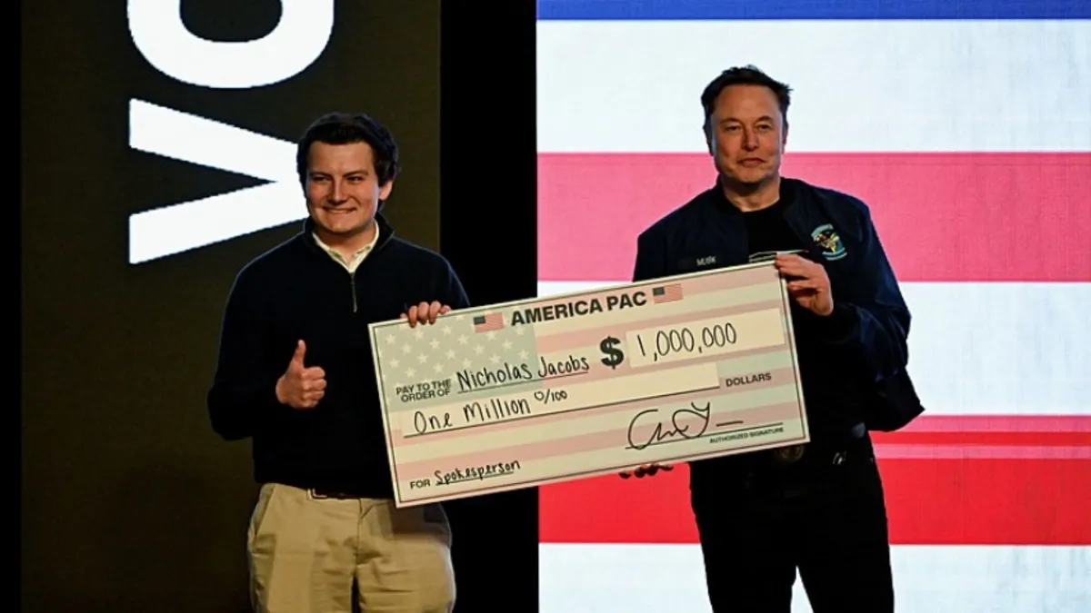 Musk'tan seçimlere müdahale! Seçmenler milyon dolarlık çek dağıttı