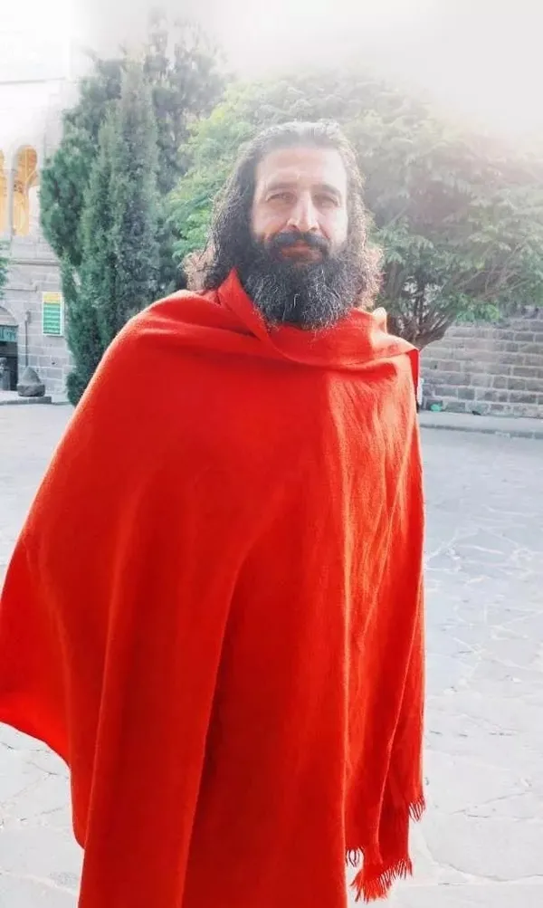 Şam’daki 1300 yıllık Emevi Camii’nde büyük saygısızlık: Budistler ayin düzenledi! Görüntüler infial yarattı