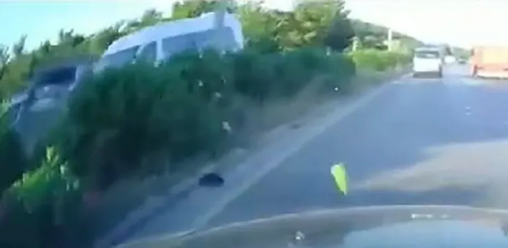 İzmir’de makas dehşeti! Tatil dönüşü feci kaza | Kaza anı kameralarda
