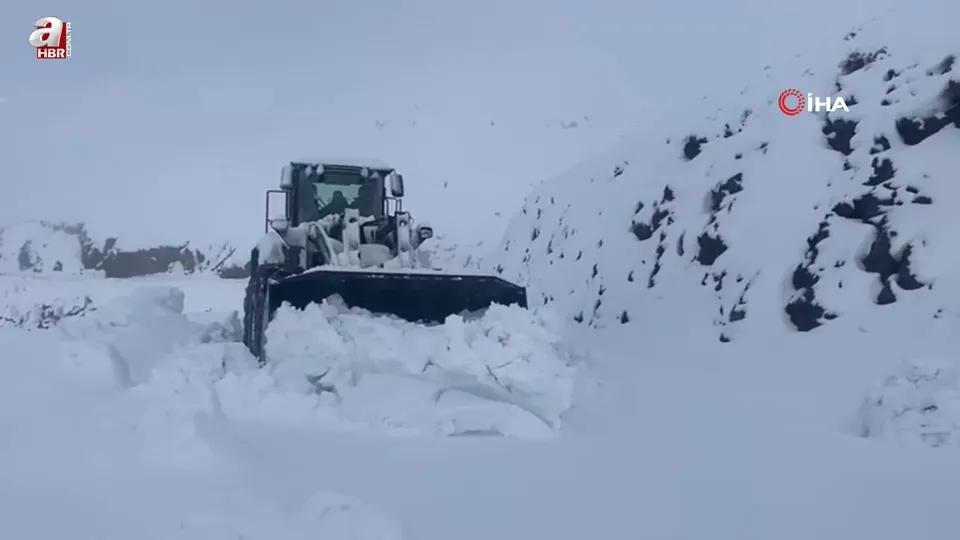 Kar yolları kapattı beyaz esaret başladı