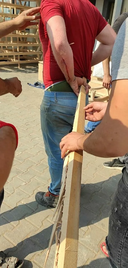 bursada-aci-olay-agac-kesme-makinesinden-firlayan-kereste-beline-saplandi-1630358385516.jpg Bursa'da acı olay: Ağaç kesme makinesinden fırlayan kereste beline saplandı - 1