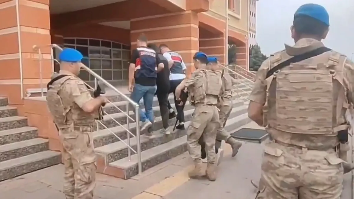 Türkiye'de DEAŞ'a Büyük Darbe: 18 İlde Eş Zamanlı Operasyonla 39 Şüpheli Yakalandı!